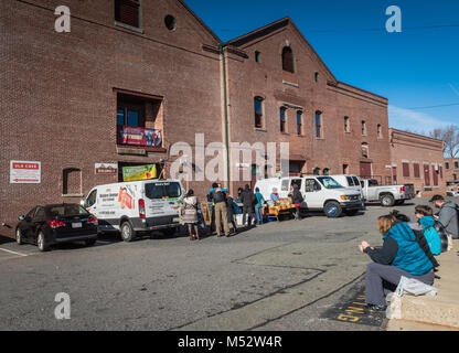 Samedi Marché de producteurs à l'immeuble qui abrite également la Samuel Adams Brewhouse, une brasserie avec une longue histoire qui incite les sections locales & Banque D'Images