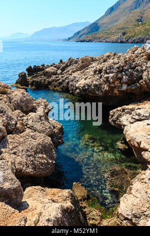 Dans la baie de la mer Parc Zingaro, Sicile, Italie Banque D'Images