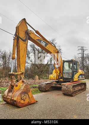 CAT 320C heavy duty, digger excavateur hydraulique, une très grande pièce de machinerie de construction au repos dans la région de Montgomery, en Alabama aux États-Unis. Banque D'Images