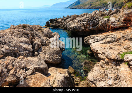 Dans la baie de la mer Parc Zingaro, Sicile, Italie Banque D'Images