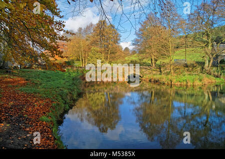 UK,Derbyshire, Peak District,Bentley Brook Pond, Lumsdale près de Matlock Banque D'Images