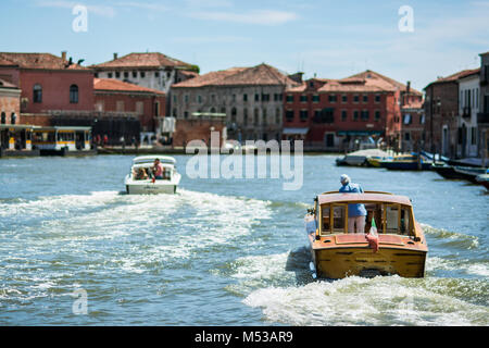 Un magnifique bateau dans la belle ville de Venise, Murano, Burano, venisia, Italie, Europe Banque D'Images