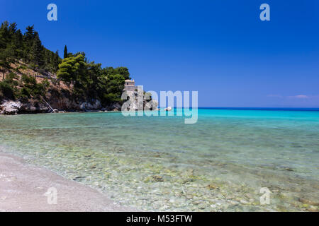 Les eaux turquoise de la plage d''Agios Ioannis de Lefkada, Grèce, situé à la mer Ionienne. Banque D'Images