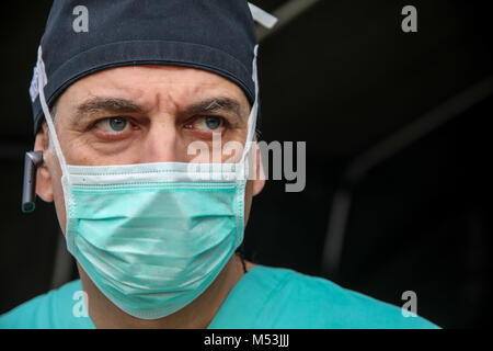 Thessalonique, Grèce - Dec 16, 2018 : Médecin lors d'un tremblement de terre de l'exercice dans l'hôpital AHEPA Banque D'Images