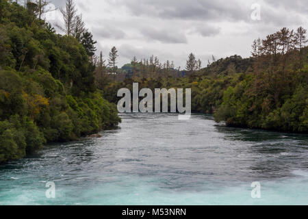 Cascade de Huka et paysage la rivière Waikato Banque D'Images