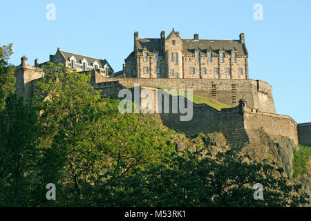 Le Château d'Édimbourg à partir de Princess Garden Street à Édimbourg, Écosse Banque D'Images