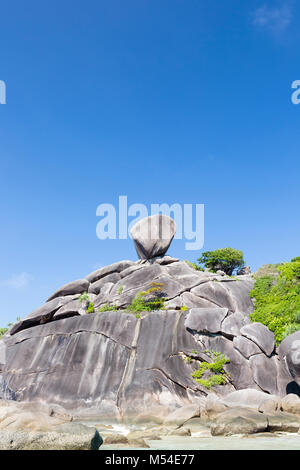 Le sail rock sur l'île de Ko Similan ou n° 8, parc national de Mu Ko Similan, Thaïlande Banque D'Images
