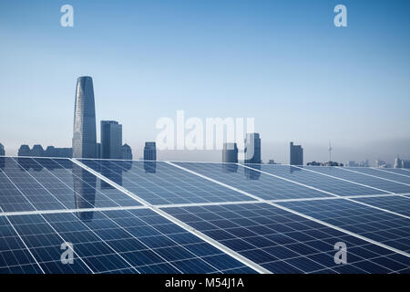 Avec l'énergie solaire dans la ville matin Banque D'Images