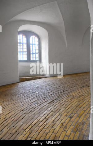 La rampe en spirale dans la tour ronde de Copenhague. Banque D'Images