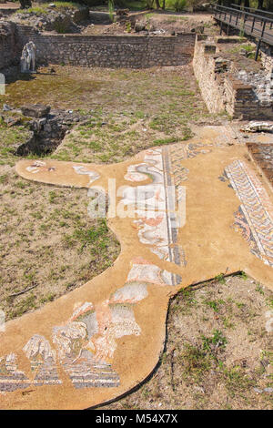 Les ruines antiques d'une grande salle de bain (2e siècle). Site archéologique de Dion, Piérie, Macédoine, Grèce Banque D'Images