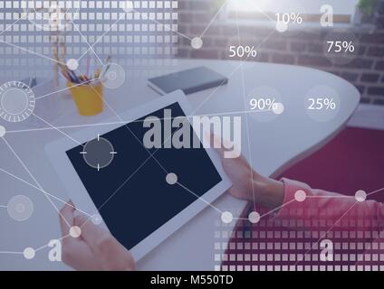 Interface d'affaires avec les mains et tablette Banque D'Images