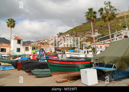 Bateau de pêche stockés dans le port de Camara de Lobos, Madère, Portugal Banque D'Images