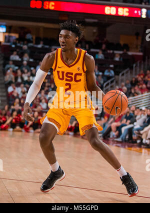 Los Angeles, CA, USA. Feb 17, 2018. L'USC protection (2) Jonas Matthews disques durs au panier pendant le jeu entre l'Oregon State Beavers vs les USC Trojans au Galen Center de Los Angeles, Californie. L'USC a défait l'Oregon State 72-59.(crédit obligatoire : Juan Lainez/MarinMedia/Cal Sport Media) Credit : csm/Alamy Live News Banque D'Images