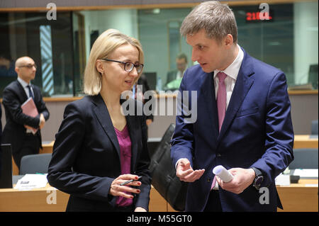 Bruxelles, Bxl, Belgique. Feb 20, 2018. Le ministre polonais des Finances Teresa Czerwinska (L) et le secrétaire d'État Piotr Nowak (R) avant le Conseil ECOFIN, les ministres des Finances de l'UE réunion au siège de la Commission européenne à Bruxelles, Belgique le 20.02.2018 par Wiktor Dabkowski Wiktor Dabkowski/crédit : ZUMA Wire/Alamy Live News Banque D'Images