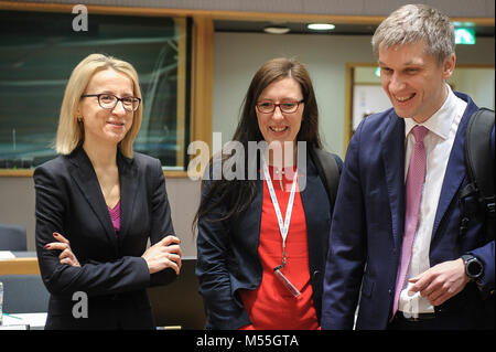 Bruxelles, Bxl, Belgique. Feb 20, 2018. Le ministre polonais des Finances Teresa Czerwinska (L) et le secrétaire d'État Piotr Nowak (R) avant le Conseil ECOFIN, les ministres des Finances de l'UE réunion au siège de la Commission européenne à Bruxelles, Belgique le 20.02.2018 par Wiktor Dabkowski Wiktor Dabkowski/crédit : ZUMA Wire/Alamy Live News Banque D'Images