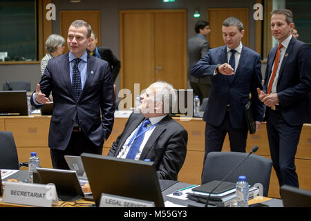 Bruxelles, Bxl, Belgique. Feb 20, 2018. (L-R) Ministre des finances finlandais Petteri Orpo, Vladislav Goranov et le ministre des Finances danois Kristian Jensen avant le Conseil ECOFIN, les ministres des Finances de l'UE réunion au siège de la Commission européenne à Bruxelles, Belgique le 20.02.2018 par Wiktor Dabkowski Wiktor Dabkowski/crédit : ZUMA Wire/Alamy Live News Banque D'Images