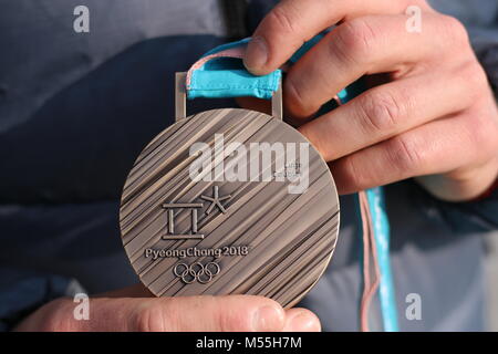 Magdeburg, Allemagne - Février 20,2018 : médaille de bronze aux Jeux Olympiques d'hiver de 2010 à Pyeongchang. Il appartient à l'athlète de luge allemand Toni Eggert, qui a remporté une médaille de bronze aux Jeux Olympiques d'hiver le 14 février 2018. Credit : Mattis Kaminer/Alamy Live News Banque D'Images