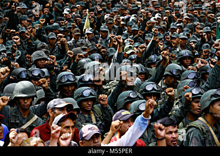 San Diego, Carabobo, Venezuela. Feb 20, 2018. Le 20 février 2018. La mobilisation de 500 soldats et une partie de la société civile qui ont répondu à l'appel d'essai précédent pour les exercices militaires appelés pour ce week-end par le président du Venezuela, Nicolas Maduro, en réponse à un événement al intervention militaire par les forces étrangères ont commencé . Le secteur de l'Cumaca la municipalité de San Diego, de l'État de Carabobo. Photo : Juan Carlos Hernandez Crédit : Juan Carlos Hernandez/ZUMA/Alamy Fil Live News Banque D'Images