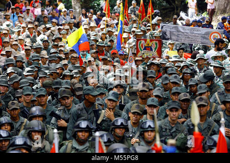 San Diego, Carabobo, Venezuela. Feb 20, 2018. Le 20 février 2018. La mobilisation de 500 soldats et une partie de la société civile qui ont répondu à l'appel d'essai précédent pour les exercices militaires appelés pour ce week-end par le président du Venezuela, Nicolas Maduro, en réponse à un événement al intervention militaire par les forces étrangères ont commencé . Le secteur de l'Cumaca la municipalité de San Diego, de l'État de Carabobo. Photo : Juan Carlos Hernandez Crédit : Juan Carlos Hernandez/ZUMA/Alamy Fil Live News Banque D'Images