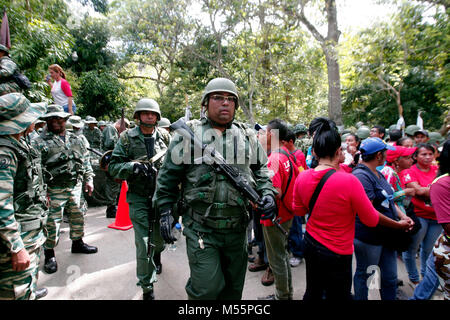 San Diego, Carabobo, Venezuela. Feb 20, 2018. Le 20 février 2018. La mobilisation de 500 soldats et une partie de la société civile qui ont répondu à l'appel d'essai avant d'exercices militaires appelés pour ce week-end par le président du Venezuela, Nicolas Maduro, en réponse à une éventuelle intervention militaire des forces étrangères ont commencé . Le secteur de l'Cumaca la municipalité de San Diego, de l'État de Carabobo. Photo : Juan Carlos Hernandez Crédit : Juan Carlos Hernandez/ZUMA/Alamy Fil Live News Banque D'Images