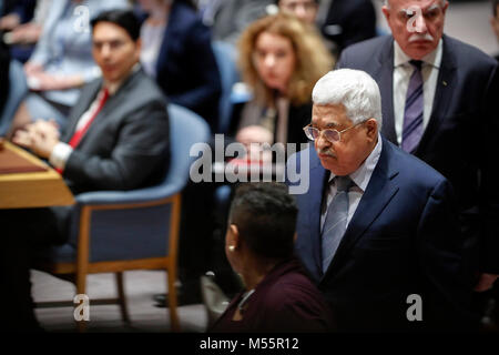Organisation des Nations Unies. Feb 20, 2018. Le président palestinien Mahmoud Abbas arrive à assister à une réunion du Conseil de sécurité des Nations Unies sur la situation au Moyen-Orient au siège des Nations Unies à New York, le 20 février, 2018. Abbas a dit au Conseil de sécurité des Nations Unies le mardi que "Israël a fermé la porte sur la solution à deux états.' Credit : Muzi Li/Xinhua/Alamy Live News Banque D'Images