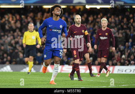 Londres, Royaume-Uni. Feb 20, 2018. Willian de Chelsea au cours de l'UEFA Champions League Round de 16 premier match de jambe entre Chelsea et Barcelone à Stamford Bridge le 20 février 2018 à Londres, en Angleterre. Credit : PHC Images/Alamy Live News Banque D'Images