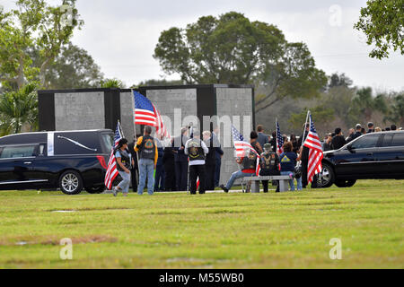 Fort Lauderdale, Floride, USA. 20 Février, 2018. Peter Wang, 15 ans, qui a été parmi les 17 personnes tuées par un homme armé à l'école secondaire Marjory Stoneman Douglas dans un parc, en Floride, a été admis à la classe de 2025 à son rêve, l'école de l'Académie de West Point. Il y avait un service commémoratif pour lui à Kraeer salon funéraire et d'incinération et centre de il a été mis au repos à Bailey Memorial Gardens le 20 février 2018 personnes : Peter Wang Credit : tempêtes Media Group/Alamy Live News Banque D'Images