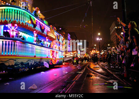 La Nouvelle-Orléans, Louisiane, Etats-Unis. 10 fév, 2018. Le défilé d'Endymion Krewe rolls durant Mardi Gras à La Nouvelle Orléans, Louisiane, USA, le 10 février 2018. Crédit : Dan Anderson/ZUMA/Alamy Fil Live News Banque D'Images