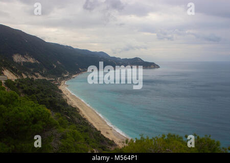 Pefkoulia beach est situé sur la côte ouest de l'île de Lefkas (Lefkada), au nord de village d''Agios Nikitas Banque D'Images