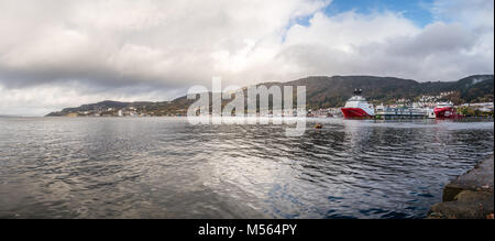 Des cargos dans le port de Bergen Banque D'Images