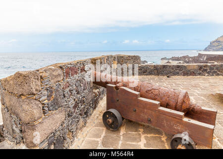 Cannon dans le fort de Garachico Banque D'Images