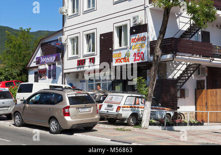 Gelendzhik, région de Krasnodar, Russie - le 19 juillet 2015 : Auberge 'OK' sur Kirov Street dans la ville de Gelendzhik Banque D'Images