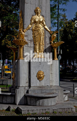 Aix-la-Chapelle Trinkbrunnen HOTMANNSPIEF Errichtet 1825-30 obélisque aus Blaustein mit vier vergoldeten gleichen gußeisernen Halbrelieffiguren weiblichen von annonce Banque D'Images