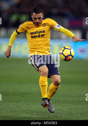 Rome, Italie. Feb 19, 2018. 19 février 2018, Stadio Olimpico, Rome, Italie, football, Serie A Lazio contre Vérone ; Romulo de Vérone contrôle la balle. Credit : Giampiero Sposito/Pacific Press/Alamy Live News Banque D'Images