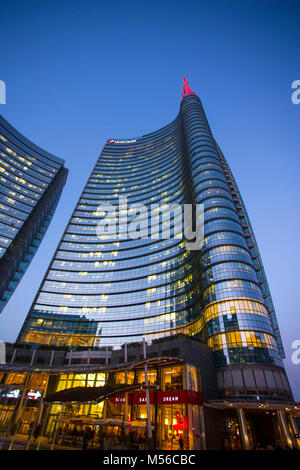 Milan, 24 décembre 2015 - 'gratte-ciel emblématique Tour'Unicredit dans le quartier moderne de Milan, près de la gare Garibaldi Banque D'Images