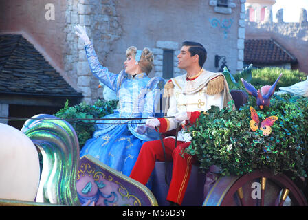 Le prince et la princesse royale dans le transport en Euro Disney, Paris, France Banque D'Images
