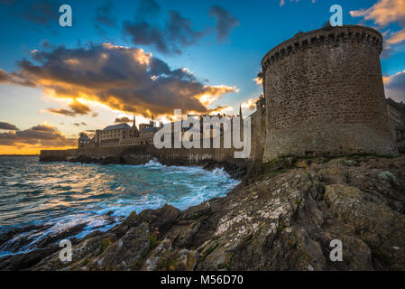 Ville historique fortifiée de Saint-Malo, en Bretagne, France Banque D'Images