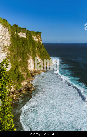 Côte près de temple d'Uluwatu à Bali Indonésie Banque D'Images