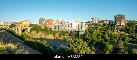 Spokane Washington sur les toits de la ville et des rues Banque D'Images