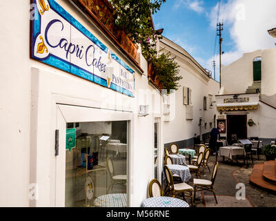 Sol carrelé Capri gâteaux signe sur cafe Banque D'Images