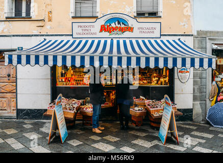 Aosta, Italie - Dec 17, 2018 : atelier spécialisé de l'alimentation de la région Valdostani dans la ville romaine d'Aoste dans le nord-ouest de l'Italie Banque D'Images