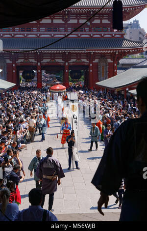 Le Daigyoretsu pendant la Sanja Matsuri festival, Tokyo, Japon. Banque D'Images