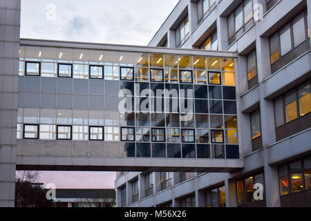 Pont de la bibliothèque, Bibliothèque principale, Université de Warwick, Coventry, Royaume-Uni. Terminé 1965,Yorke Rosenberg Mardall ; rénové 2006 MJP Architectes. Banque D'Images