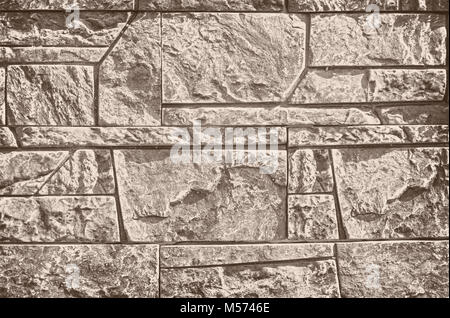 Un fragment des murs de la chambre sont recouverts de carreaux de céramique qui imitent la pierre naturelle. Banque D'Images