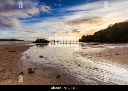 Port de Killybegs et plage.. Banque D'Images