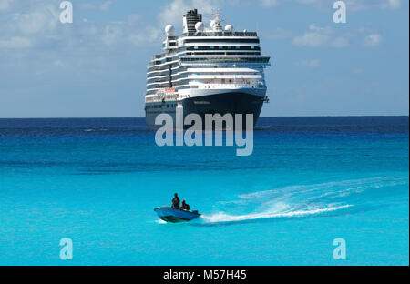 Bateau de croisière Nouveau Amsterdam à Half Moon Cay, Bahamas Banque D'Images