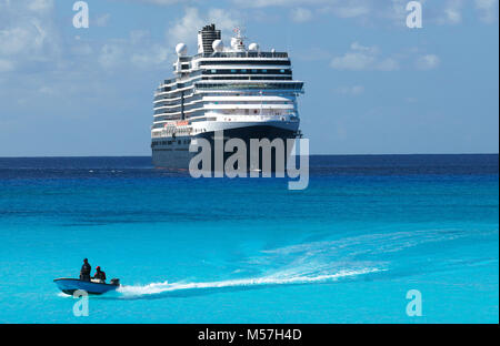 Bateau de croisière Nouveau Amsterdam à Half Moon Cay, Bahamas Banque D'Images