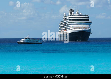 Bateau de croisière Nouveau Amsterdam à Half Moon Cay, Bahamas Banque D'Images