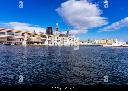 Port avec skyline,Kobe, Japon Banque D'Images