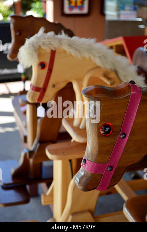 Chevaux à bascule en bois Banque D'Images